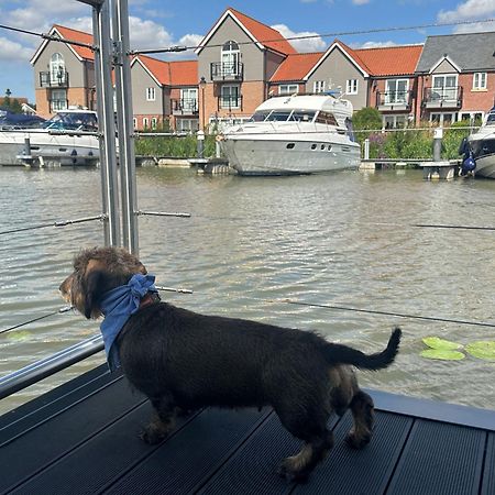 Lincoln Floating Holidays Esterno foto