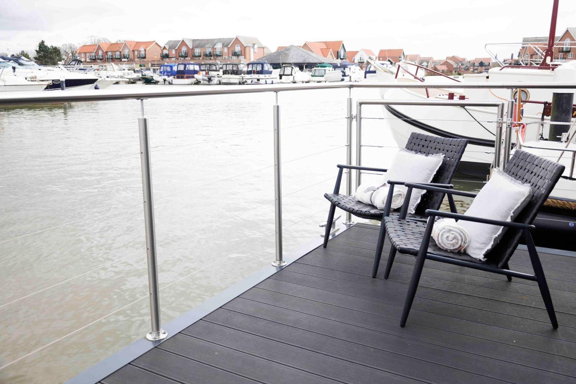 Lincoln Floating Holidays Esterno foto